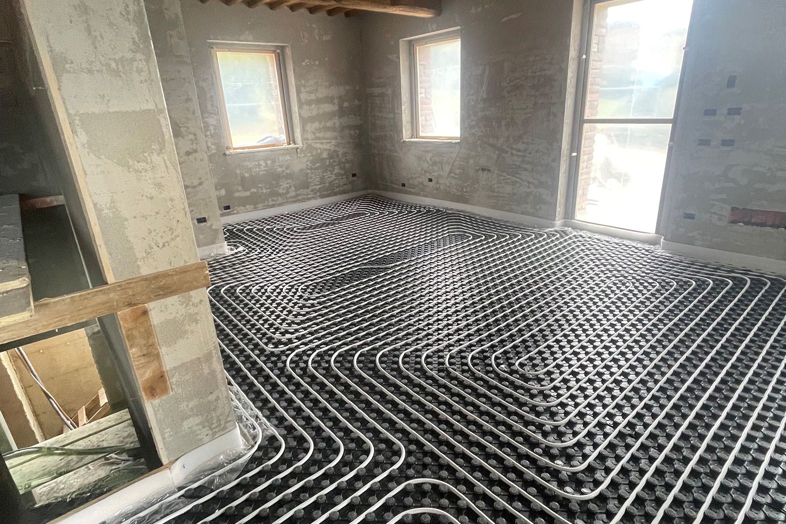 Foto di un impianto radiante per riscaldamento a pavimento.